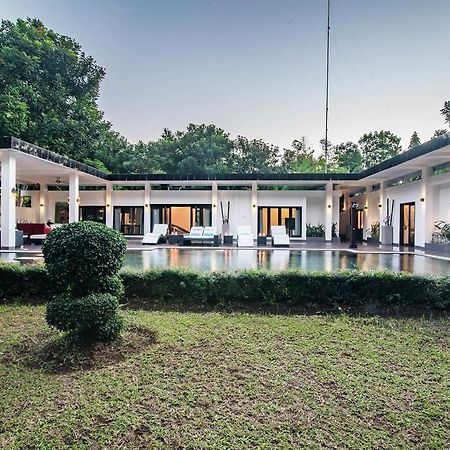 Stunning Villa Lily Lovina Exteriör bild